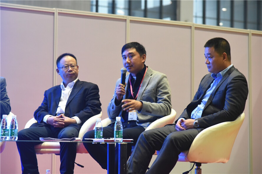 北京調(diào)良寵物職業(yè)培訓(xùn)學(xué)校校長(zhǎng)何軍先生闡述中國(guó)目前的寵物培訓(xùn)機(jī)構(gòu)現(xiàn)狀 北京調(diào)良寵物職業(yè)培訓(xùn)學(xué)校校長(zhǎng)何軍先生闡述中國(guó)目前的寵物培訓(xùn)機(jī)構(gòu)現(xiàn)狀