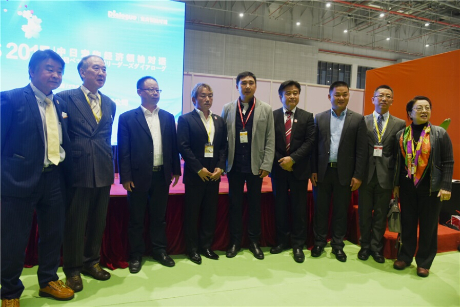 會(huì)后嘉賓合影留念 會(huì)后嘉賓合影留念